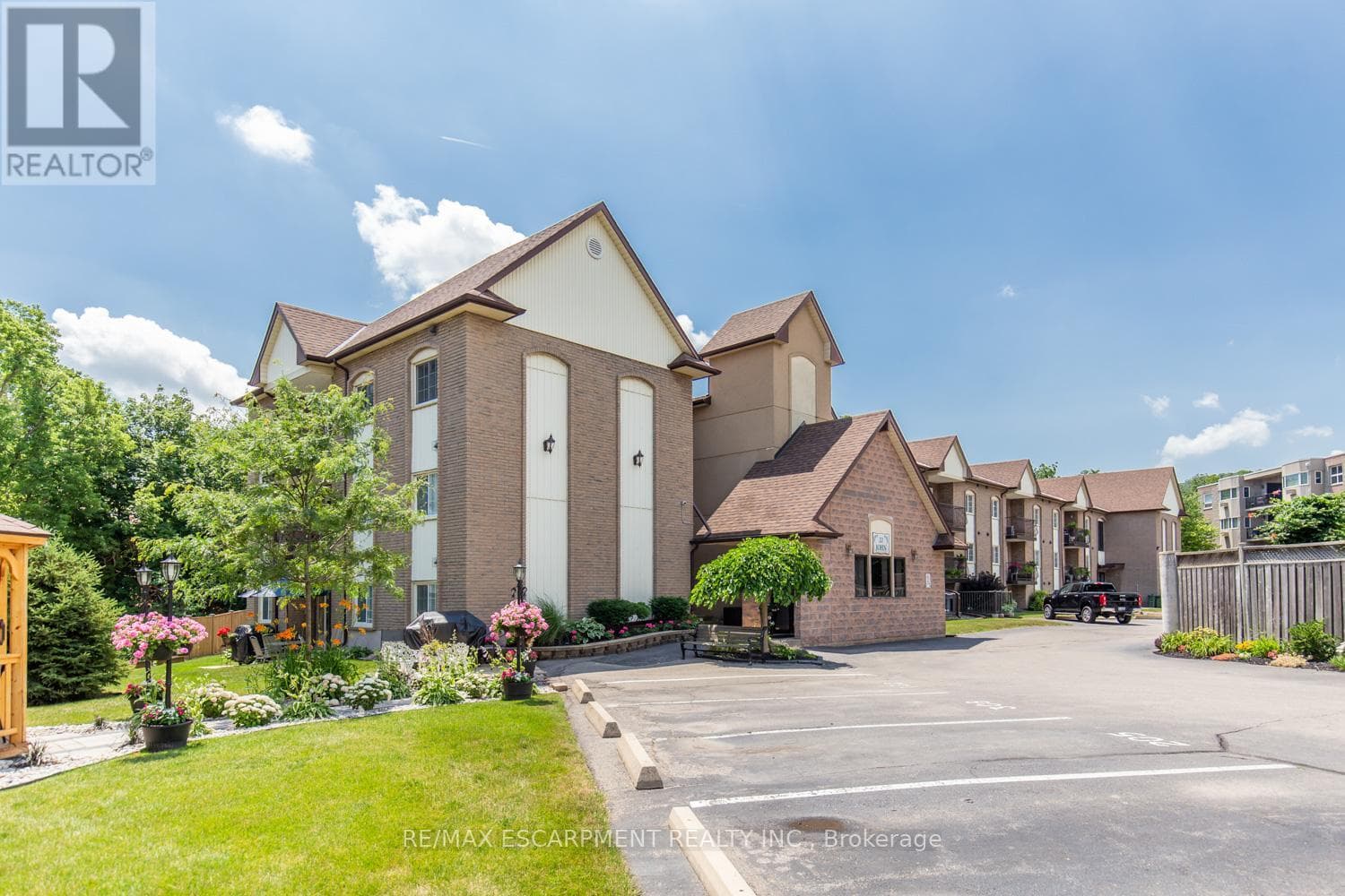 110 - 20 JOHN STREET — Grimsby (Grimsby East), Ontario - Main photo