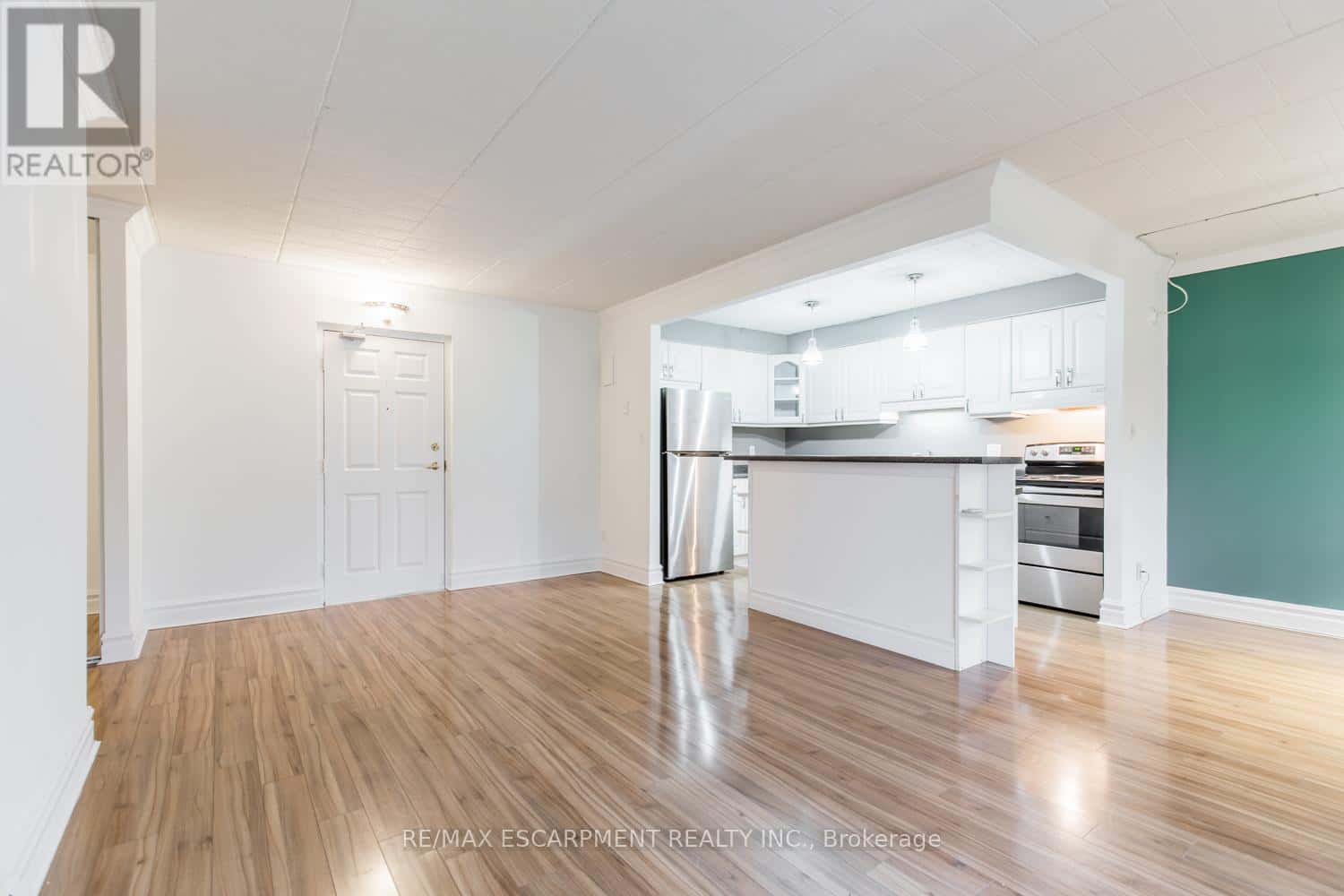 110 - 20 JOHN STREET — Grimsby (Grimsby East), Ontario - Photo 4 of 27