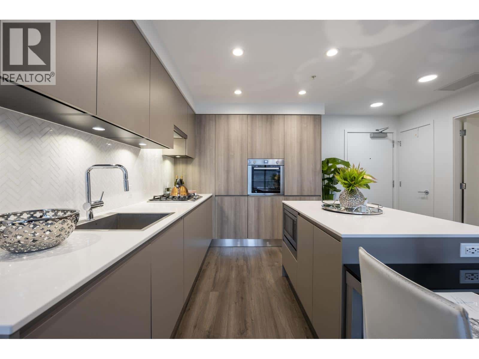 1303 3809 EVERGREEN PLACE — Burnaby, British Columbia - Photo 4 of 26