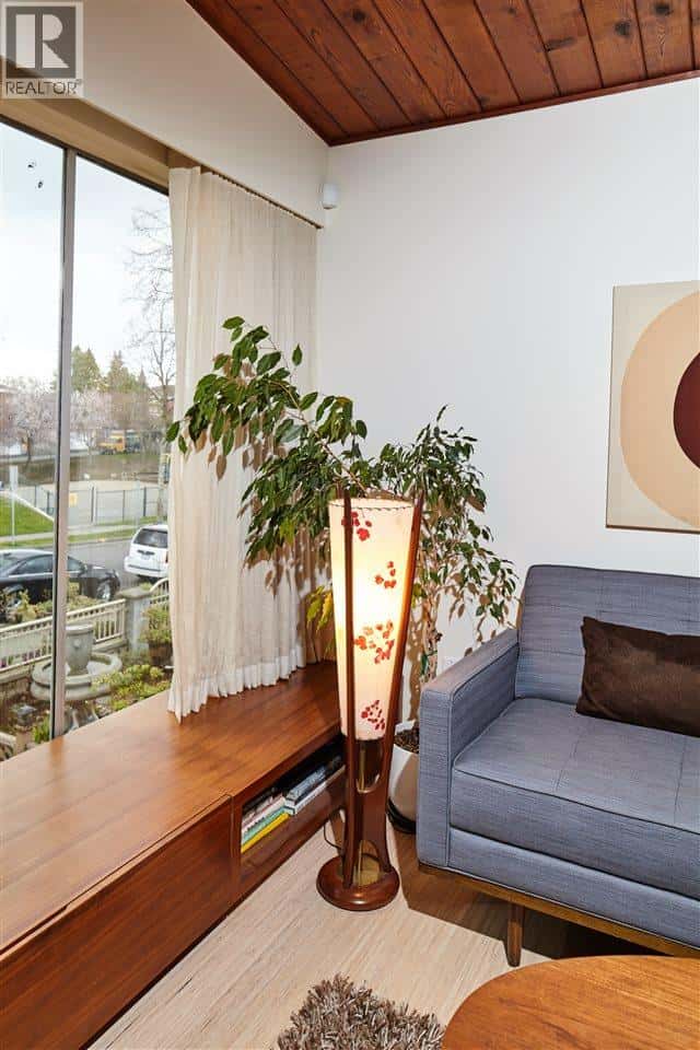 1518 E 37TH AVENUE — Vancouver, British Columbia - Photo 4 of 26