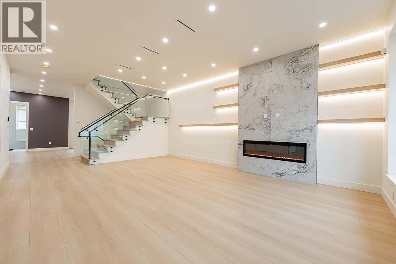 2 6554 CHARLES STREET — Burnaby, British Columbia - Photo 4 of 30