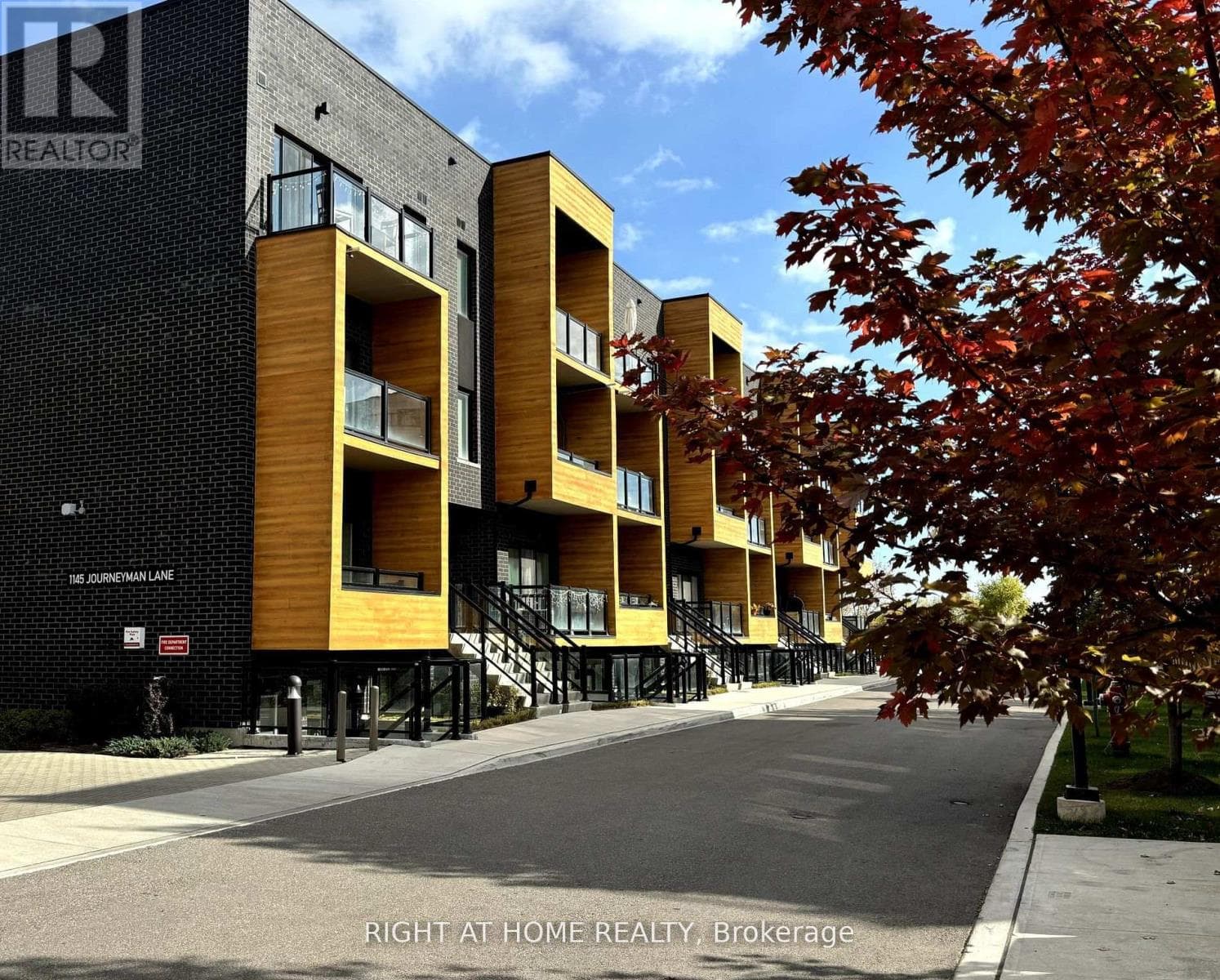 248 - 1145 JOURNEYMAN LANE — Mississauga (Clarkson), Ontario - Main photo