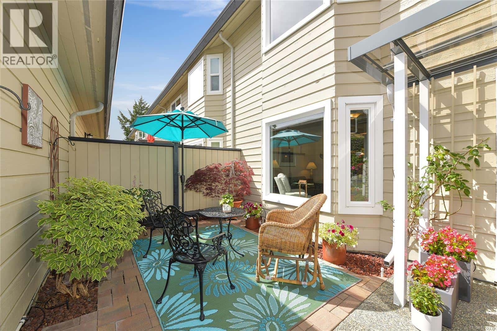 913 2829 Arbutus Rd — Saanich, British Columbia - Photo 5 of 52