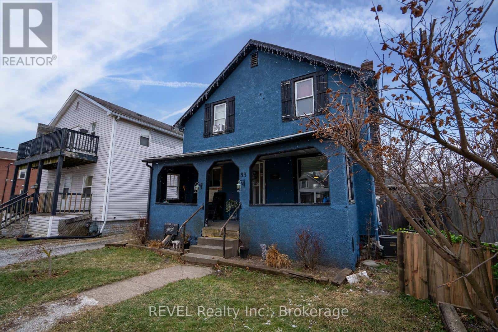 33 COZY STREET — Welland (Lincoln/Crowland), Ontario - Photo 2 of 42