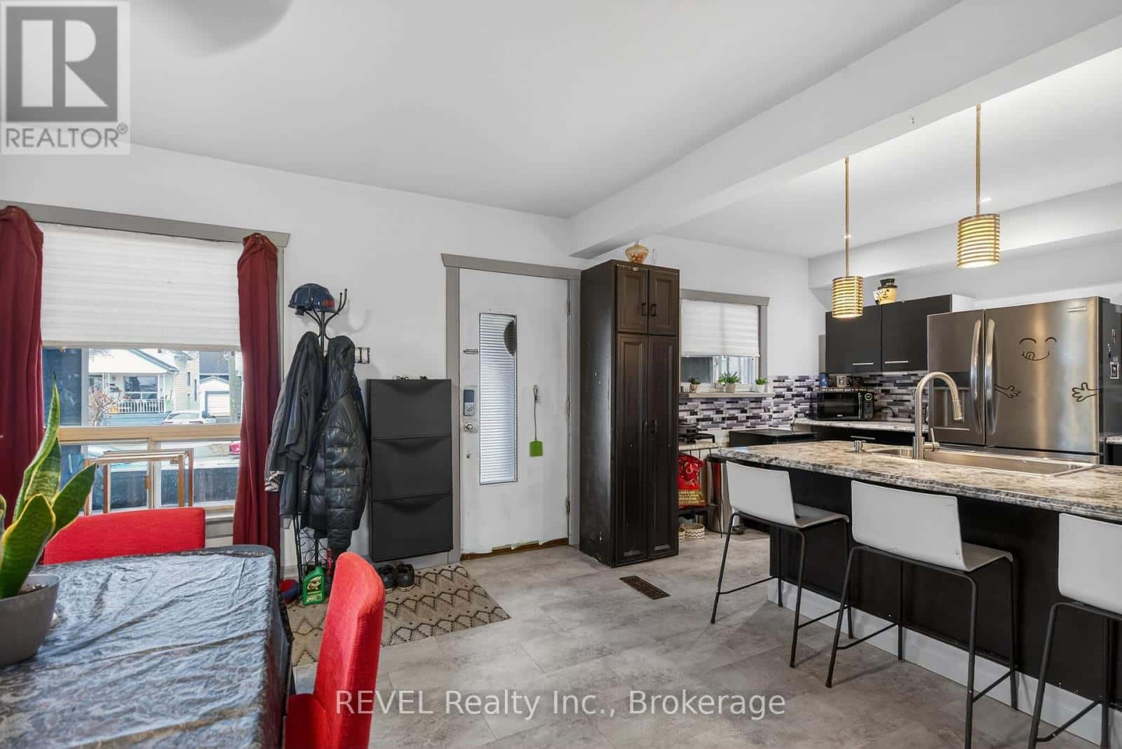 33 COZY STREET — Welland (Lincoln/Crowland), Ontario - Photo 5 of 42