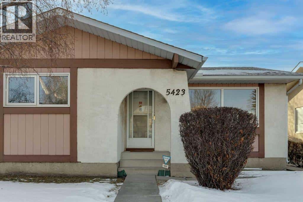 5423 Madigan Drive NE — Calgary, Alberta - Photo 4 of 28