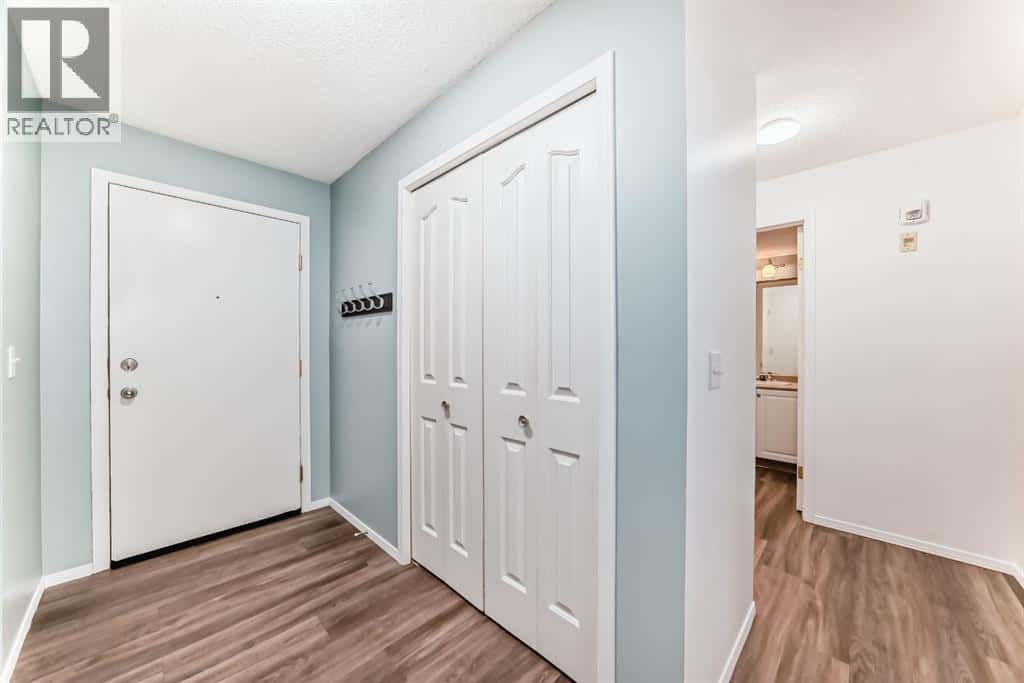 5407, 604 8 Street SW — Airdrie, Alberta - Photo 3 of 38