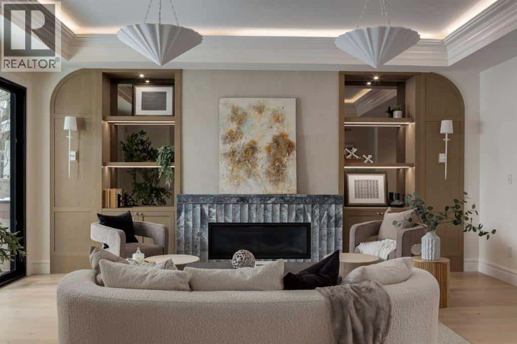 412 40 Avenue SW — Calgary, Alberta - Photo 3 of 41