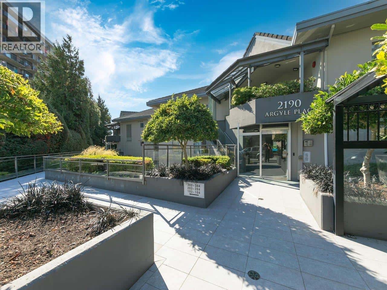 203 2190 ARGYLE AVENUE — West Vancouver, British Columbia - Photo 3 of 37