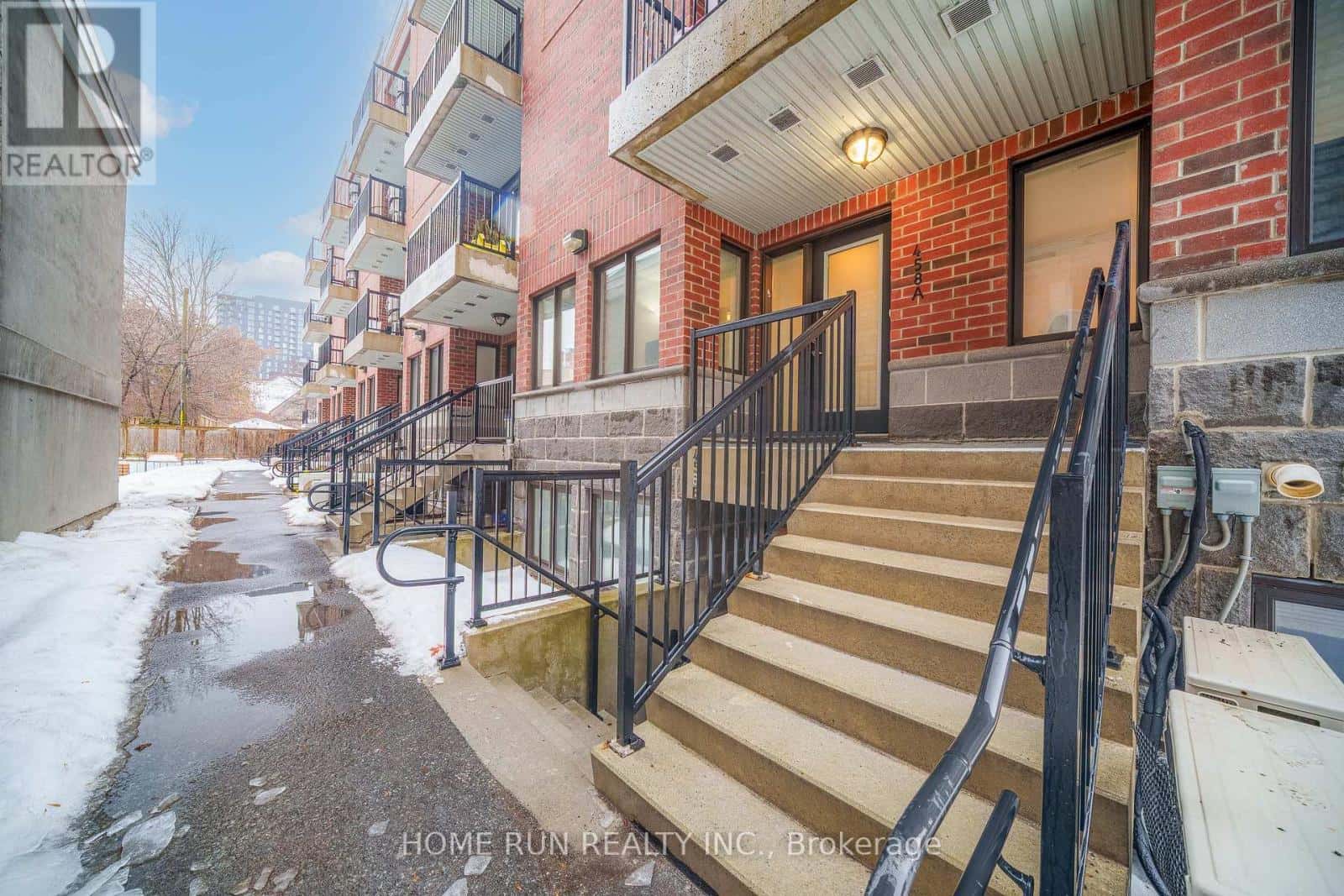 458A KING EDWARD AVENUE — Ottawa, Ontario - Photo 3 of 33