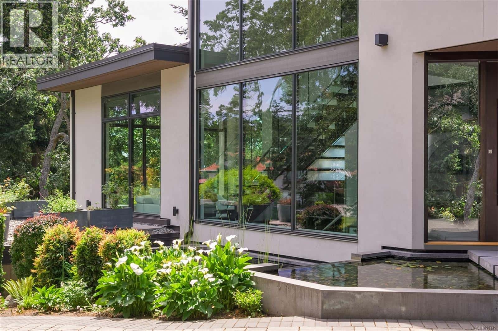 3724 Arbutus Ridge — Saanich, British Columbia - Photo 5 of 61