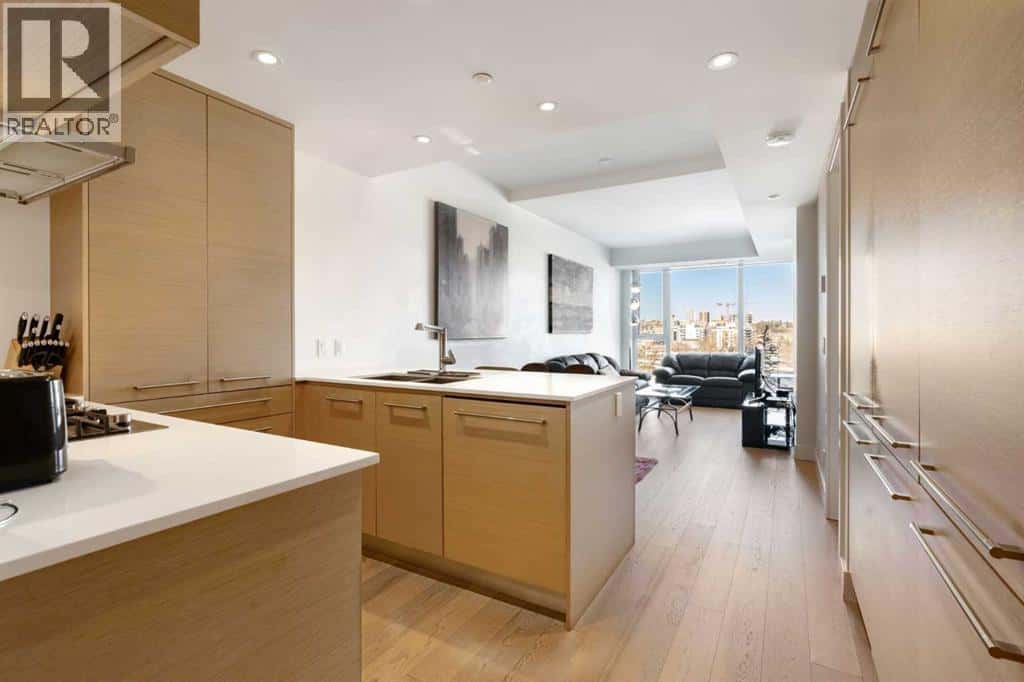 705, 1025 5 Avenue SW — Calgary, Alberta - Photo 5 of 29