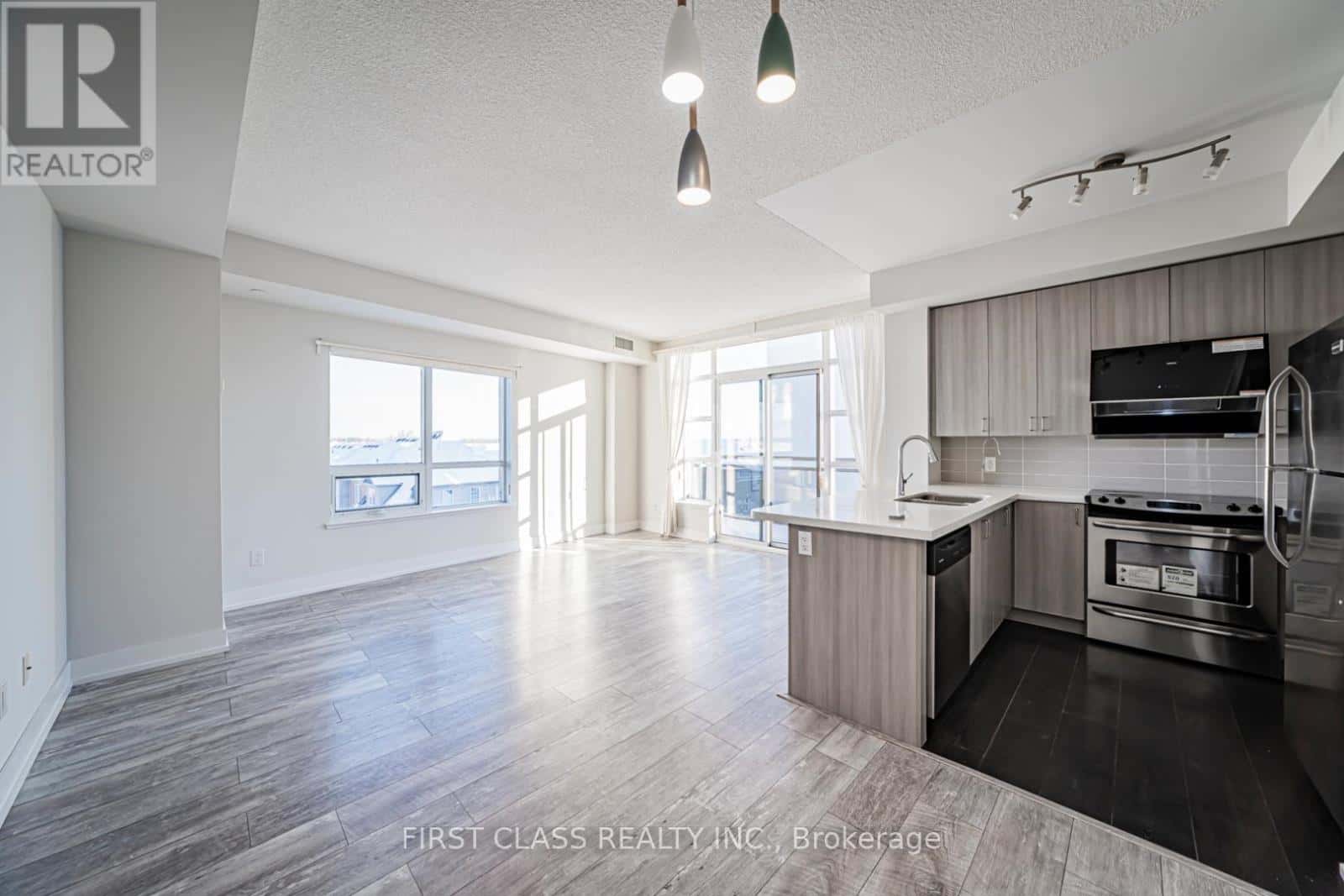 528 - 540 BUR OAK AVENUE — Markham (Berczy), Ontario - Photo 5 of 32