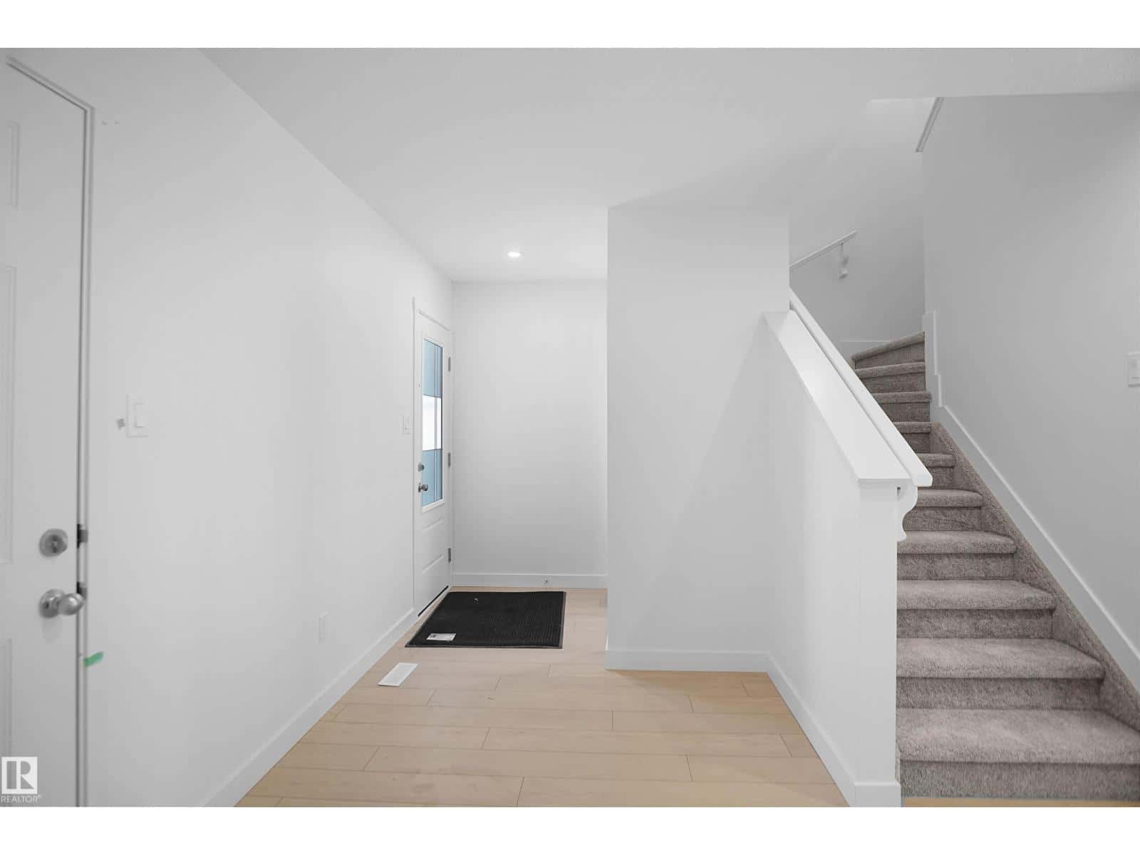 21 Emmett WY — Spruce Grove, Alberta - Photo 3 of 32