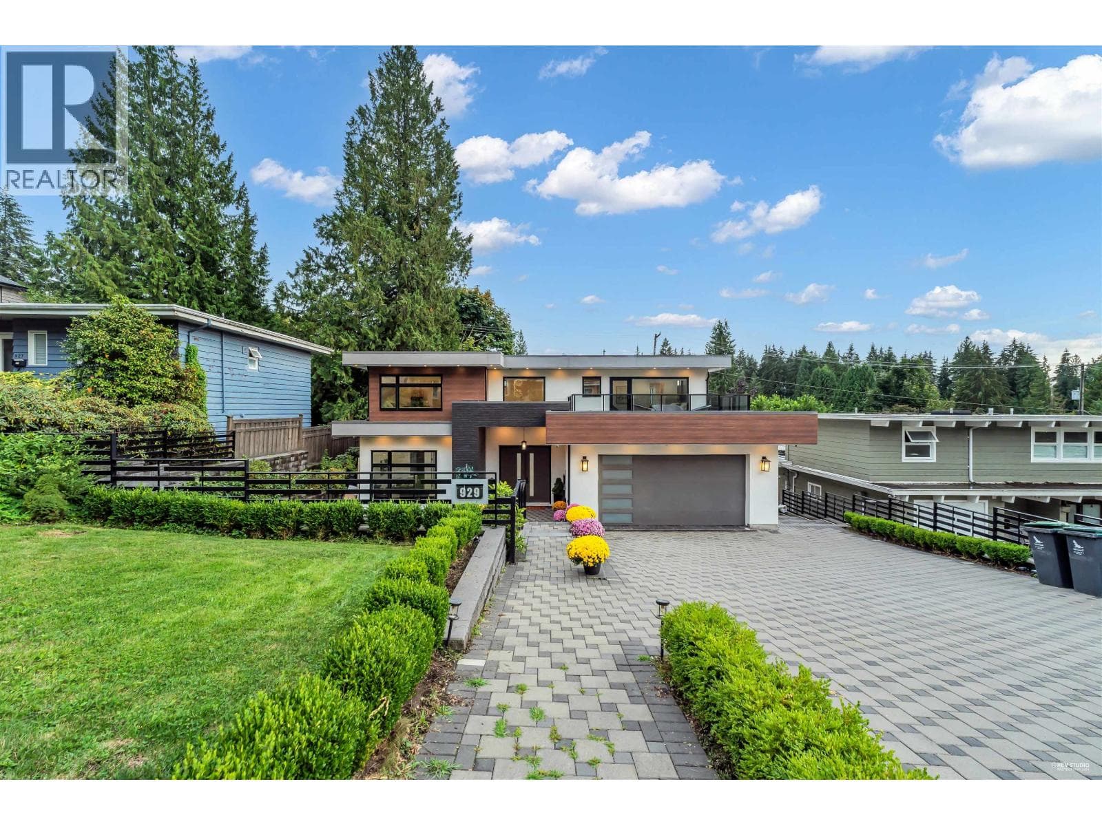 929 CANYON BOULEVARD — North Vancouver, British Columbia - Main photo
