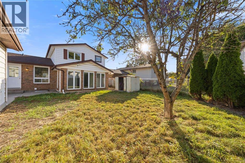 1345 WILTSHIRE STREET South — Sarnia, Ontario - Photo 3 of 29