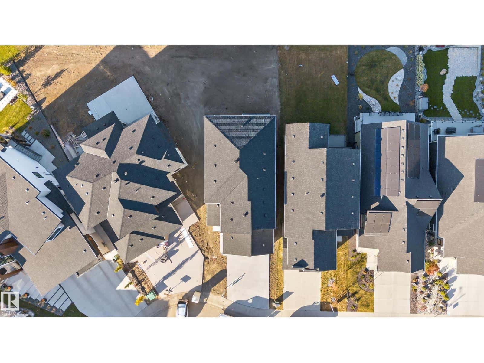 160 EDGEWATER CI — Leduc, Alberta - Photo 3 of 53