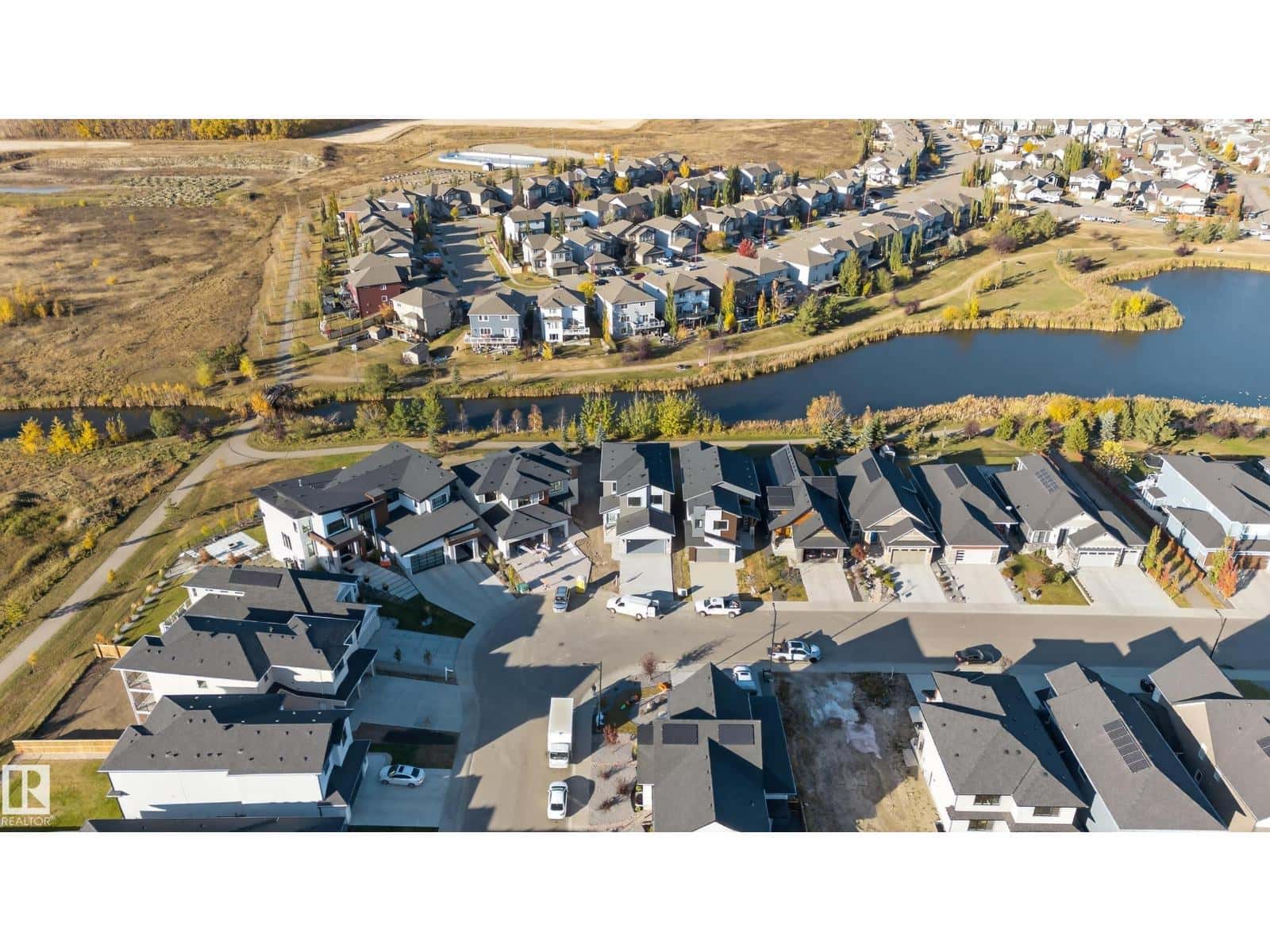 160 EDGEWATER CI — Leduc, Alberta - Photo 4 of 53