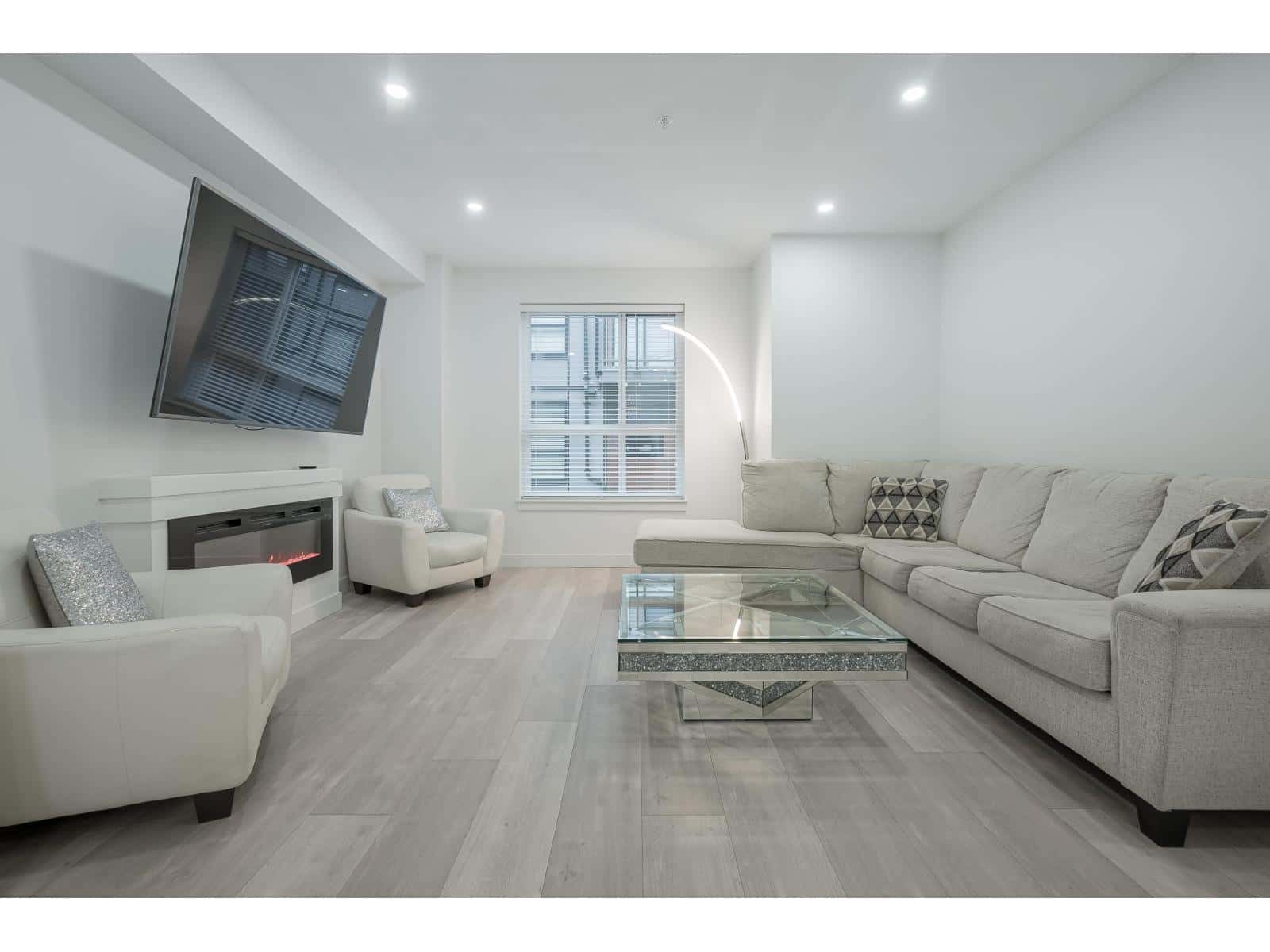 15 19760 55 AVENUE — Langley, British Columbia - Photo 4 of 32