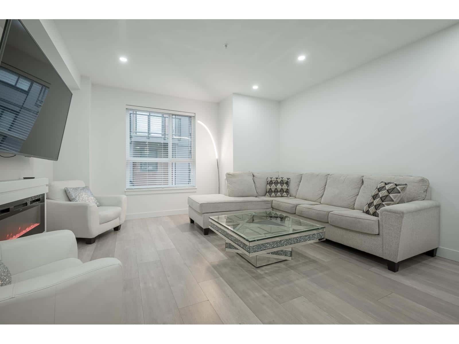 15 19760 55 AVENUE — Langley, British Columbia - Photo 5 of 32