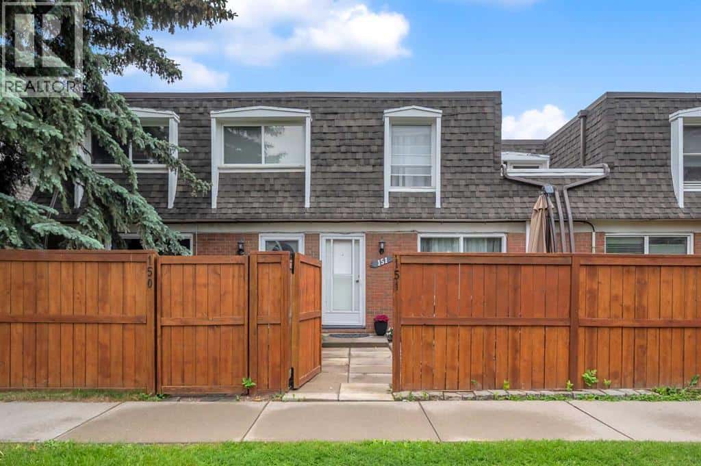 151, 330 Canterbury Drive SW — Calgary, Alberta - Photo 2 of 46