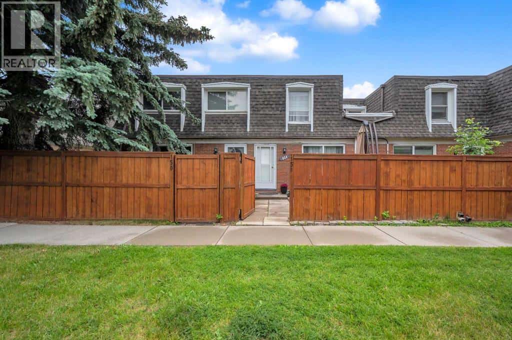 151, 330 Canterbury Drive SW — Calgary, Alberta - Photo 4 of 46