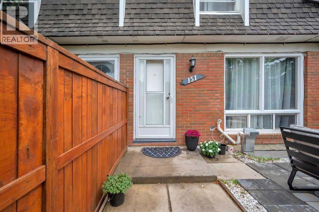 151, 330 Canterbury Drive SW — Calgary, Alberta - Photo 5 of 46