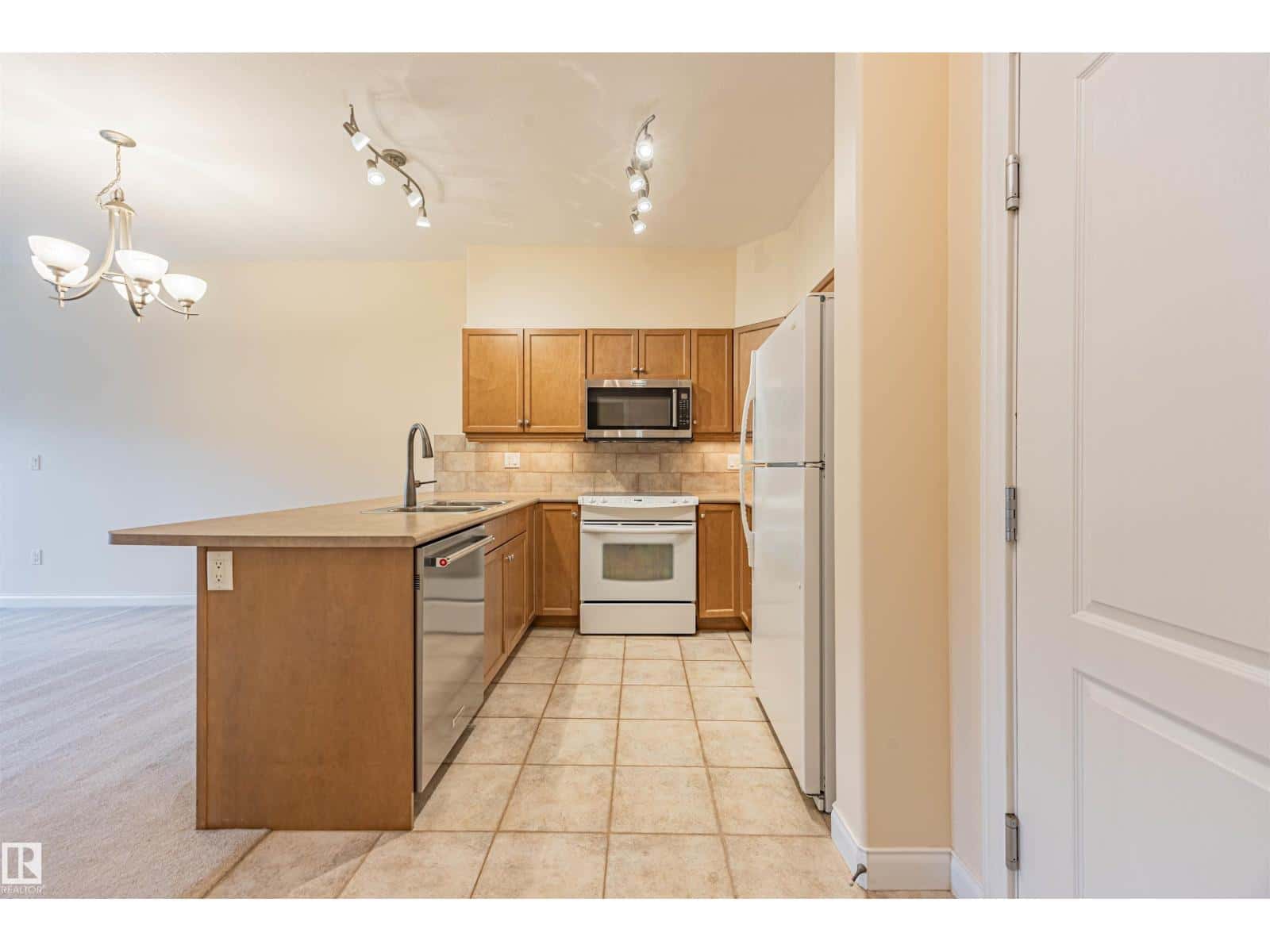 #110 1406 HODGSON WY NW — Edmonton, Alberta - Photo 4 of 45