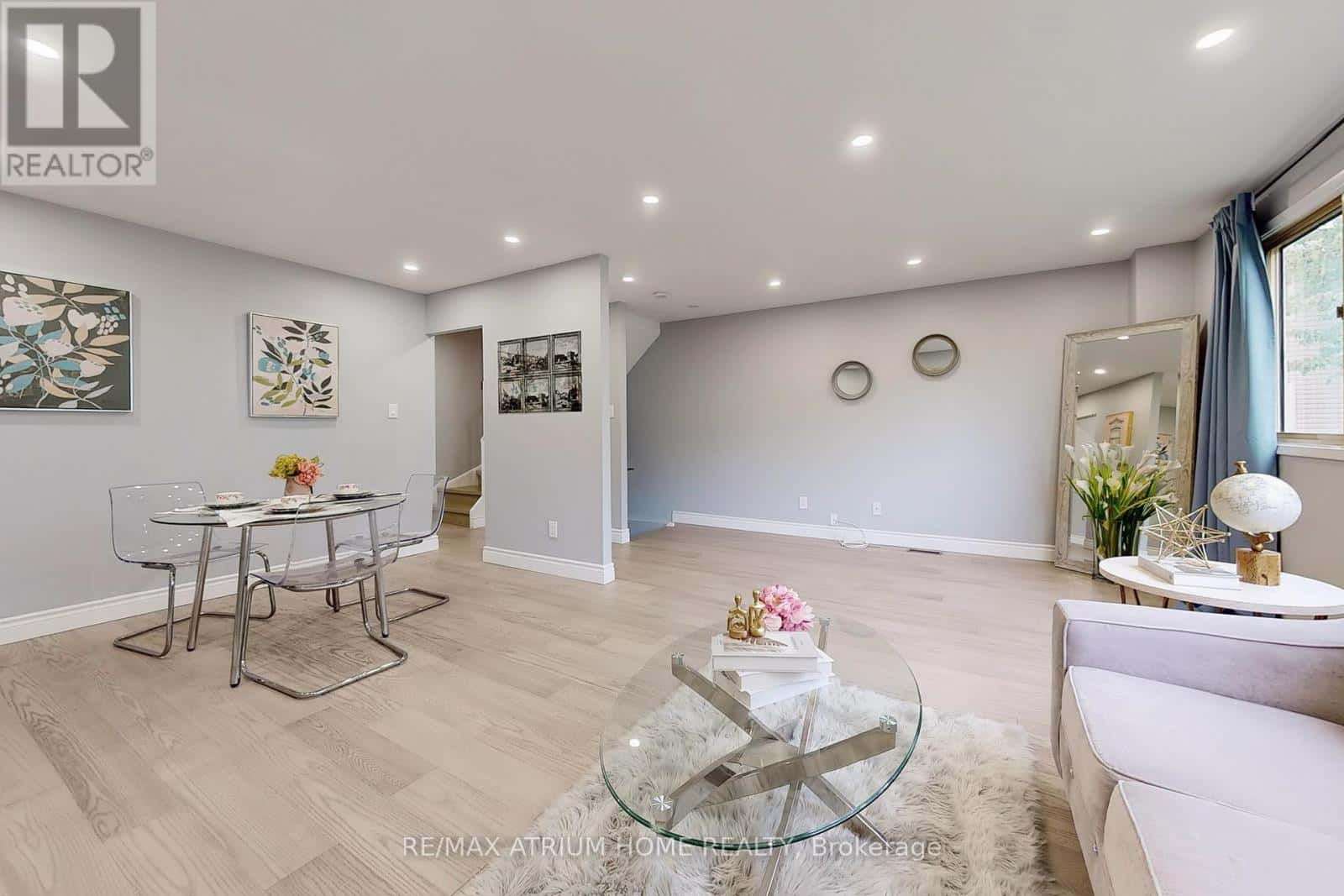 10 TOWNSEND ROAD — Toronto (Hillcrest Village), Ontario - Photo 4 of 22