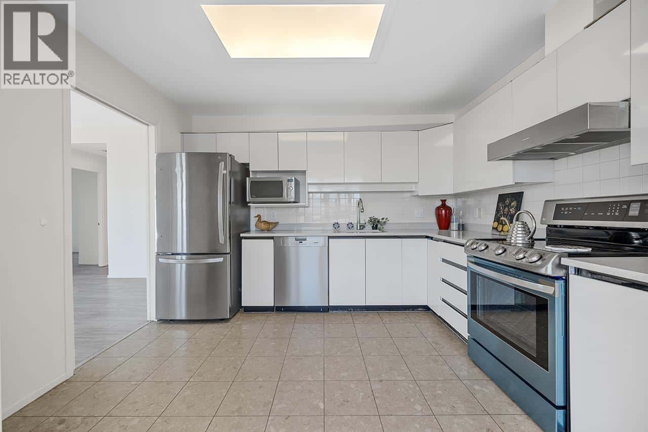 2201 6521 BONSOR AVENUE — Burnaby, British Columbia - Photo 5 of 21