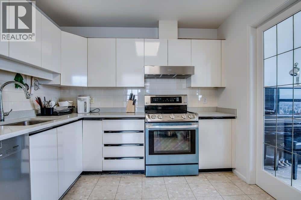 2201 6521 BONSOR AVENUE — Burnaby, British Columbia - Photo 4 of 21