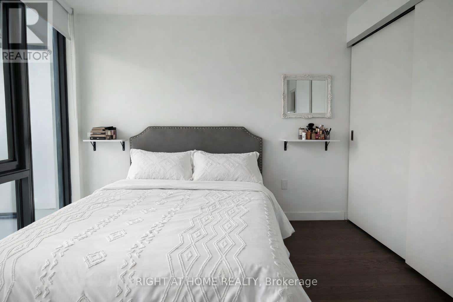 2108 - 2A CHURCH STREET — Toronto (Waterfront Communities), Ontario - Photo 3 of 8