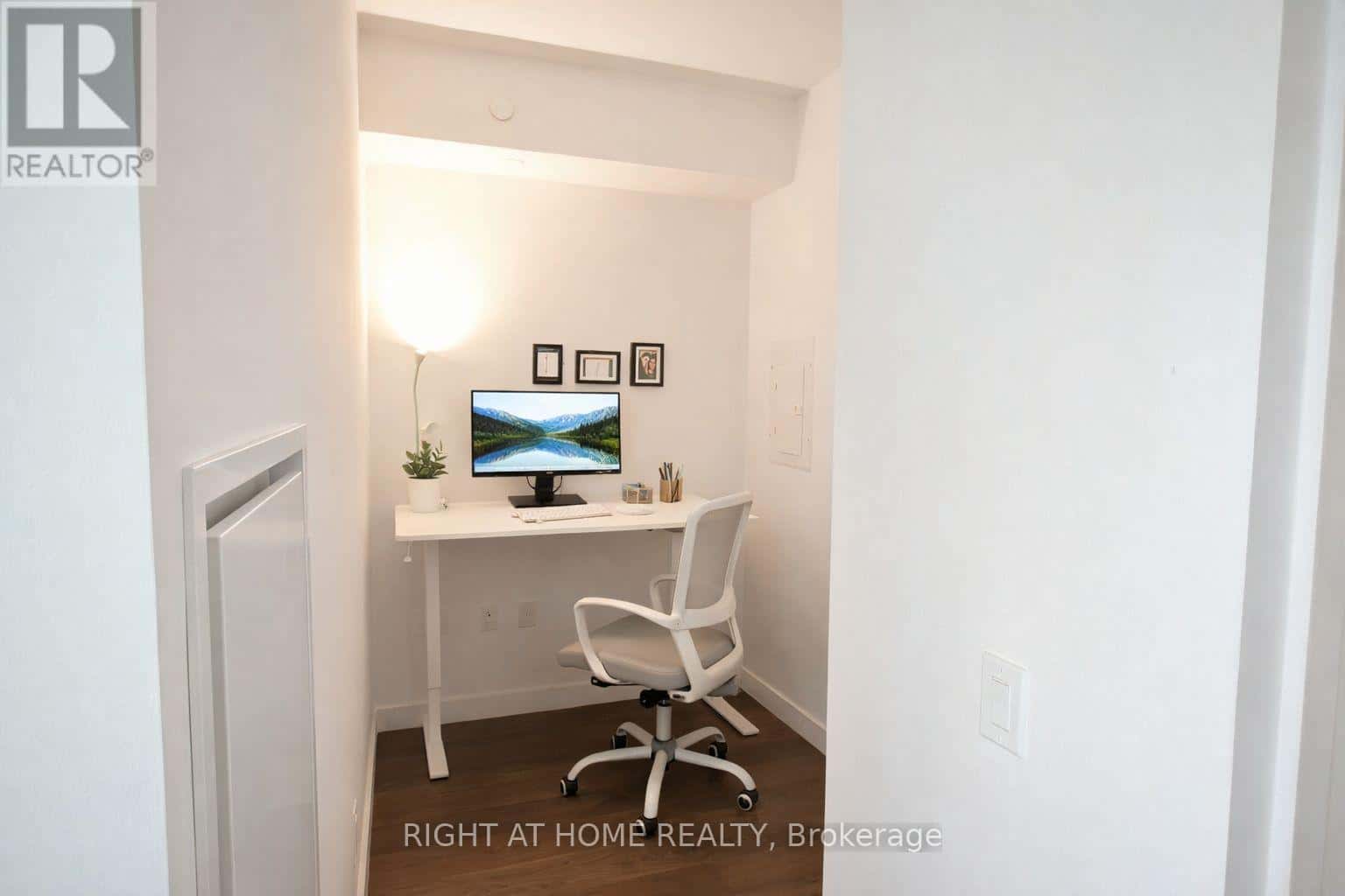 2108 - 2A CHURCH STREET — Toronto (Waterfront Communities), Ontario - Photo 4 of 8