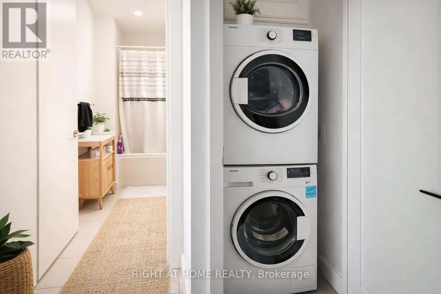 2108 - 2A CHURCH STREET — Toronto (Waterfront Communities), Ontario - Photo 5 of 8