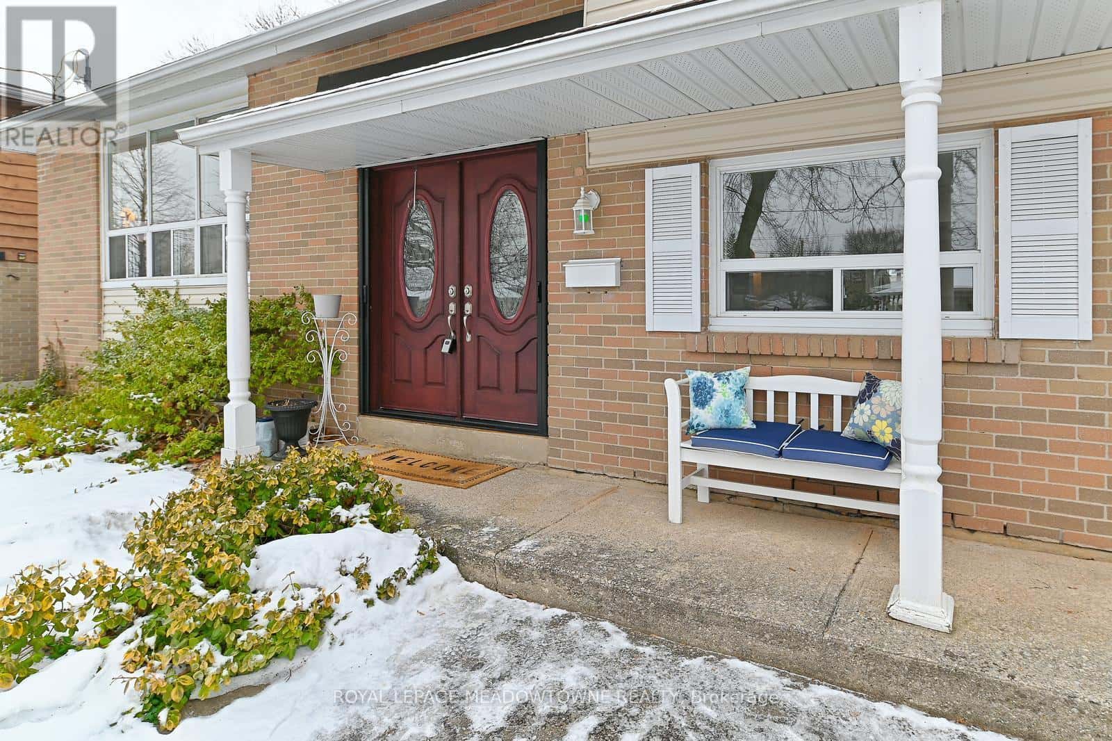 14 MOORE PARK CRESCENT — Halton Hills (Georgetown), Ontario - Photo 3 of 35