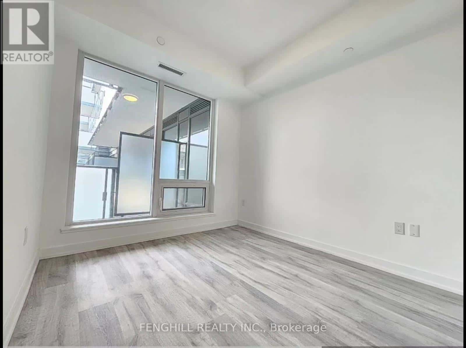 517 - 8 OLYMPIC GARDEN DRIVE — Toronto (Newtonbrook East), Ontario - Photo 2 of 11