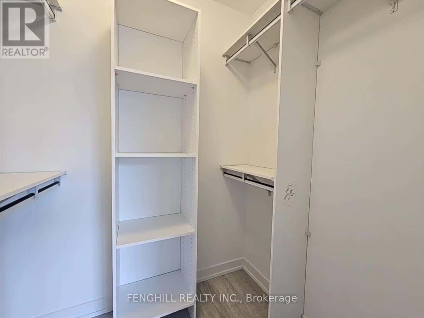 517 - 8 OLYMPIC GARDEN DRIVE — Toronto (Newtonbrook East), Ontario - Photo 3 of 11