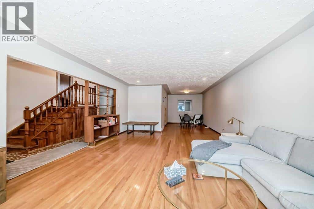 31 Fenton Road SE — Calgary, Alberta - Photo 5 of 29