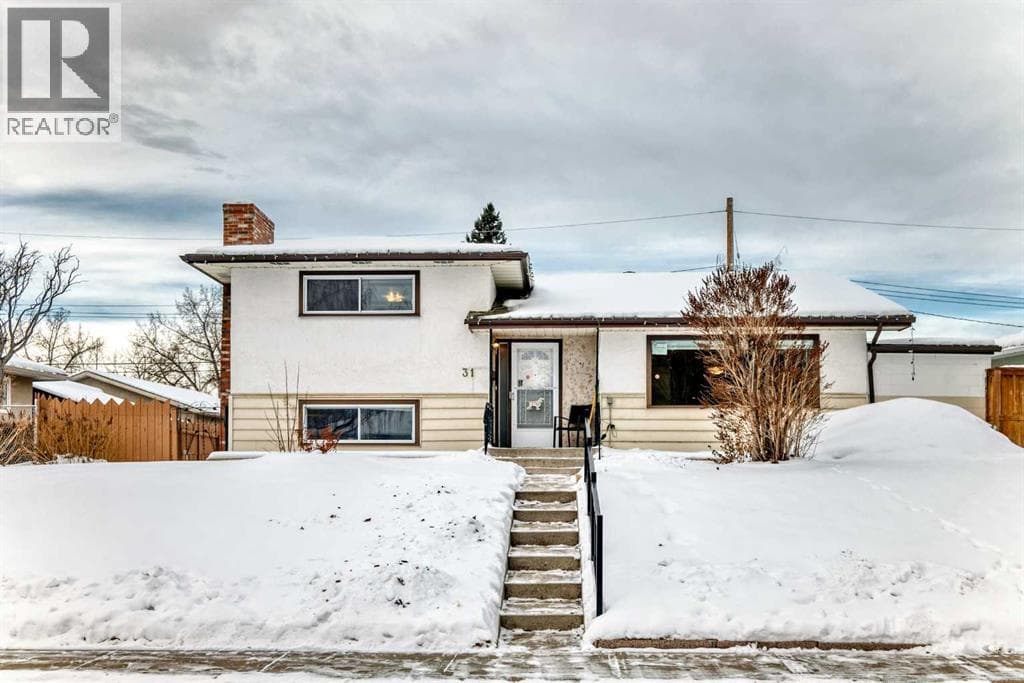 31 Fenton Road SE — Calgary, Alberta - Main photo