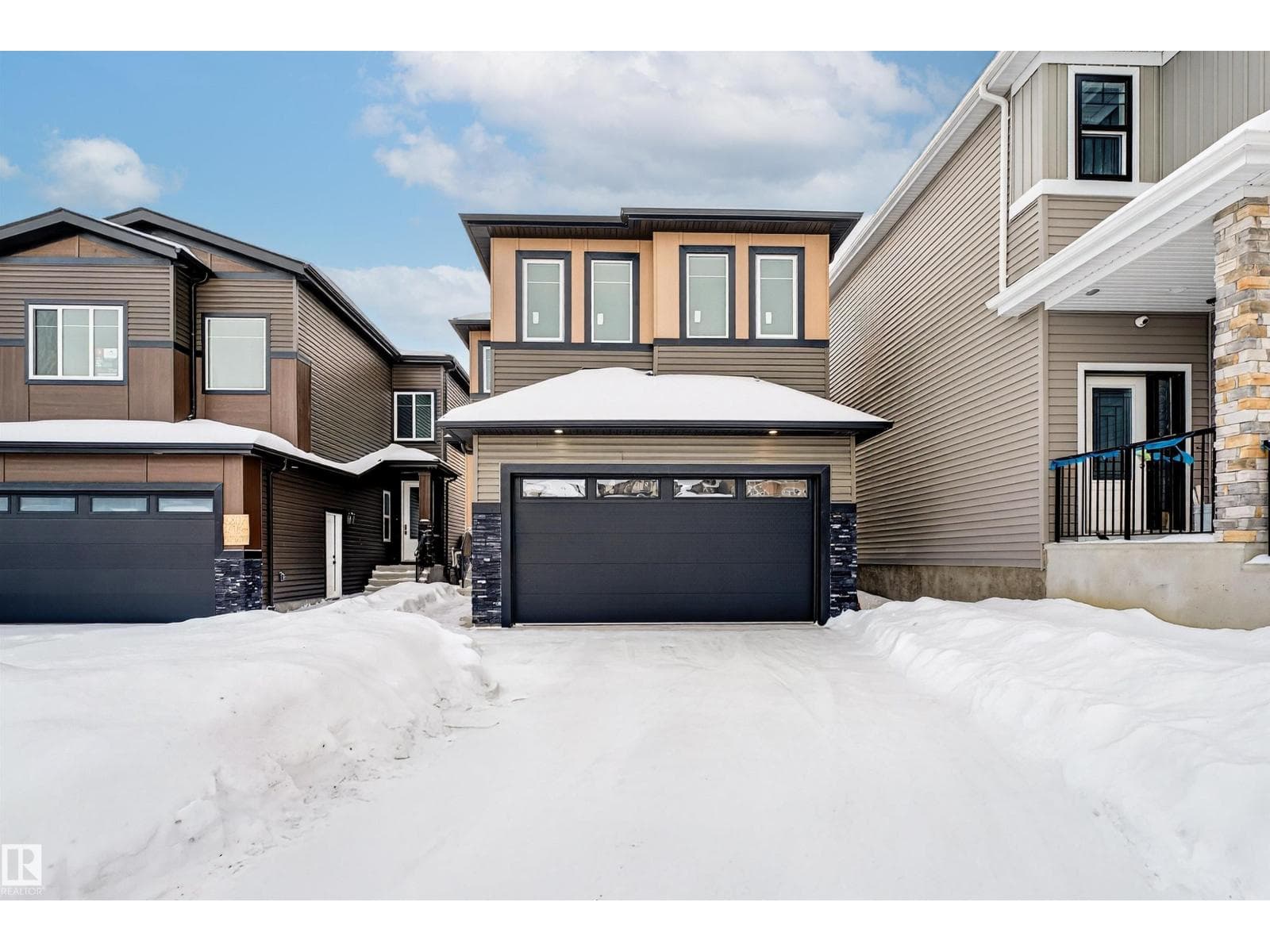 6811 169 AV NW — Edmonton, Alberta - Main photo
