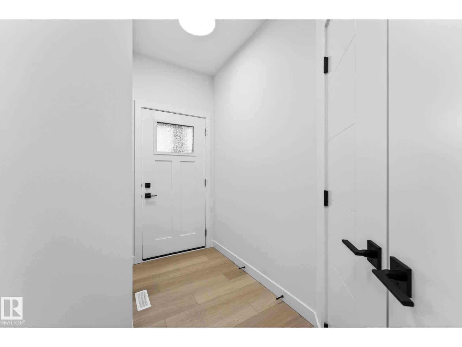 6811 169 AV NW — Edmonton, Alberta - Photo 2 of 66