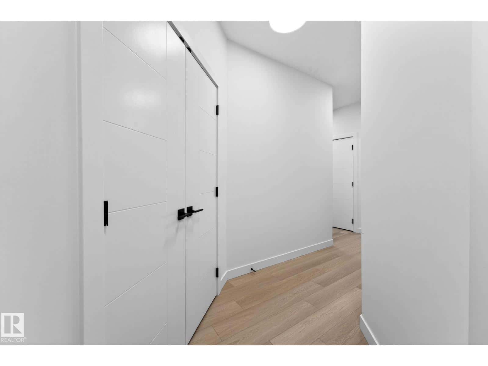 6811 169 AV NW — Edmonton, Alberta - Photo 4 of 66