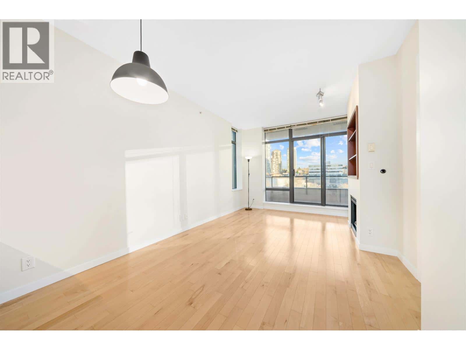 605 2345 MADISON AVENUE — Burnaby, British Columbia - Photo 3 of 34