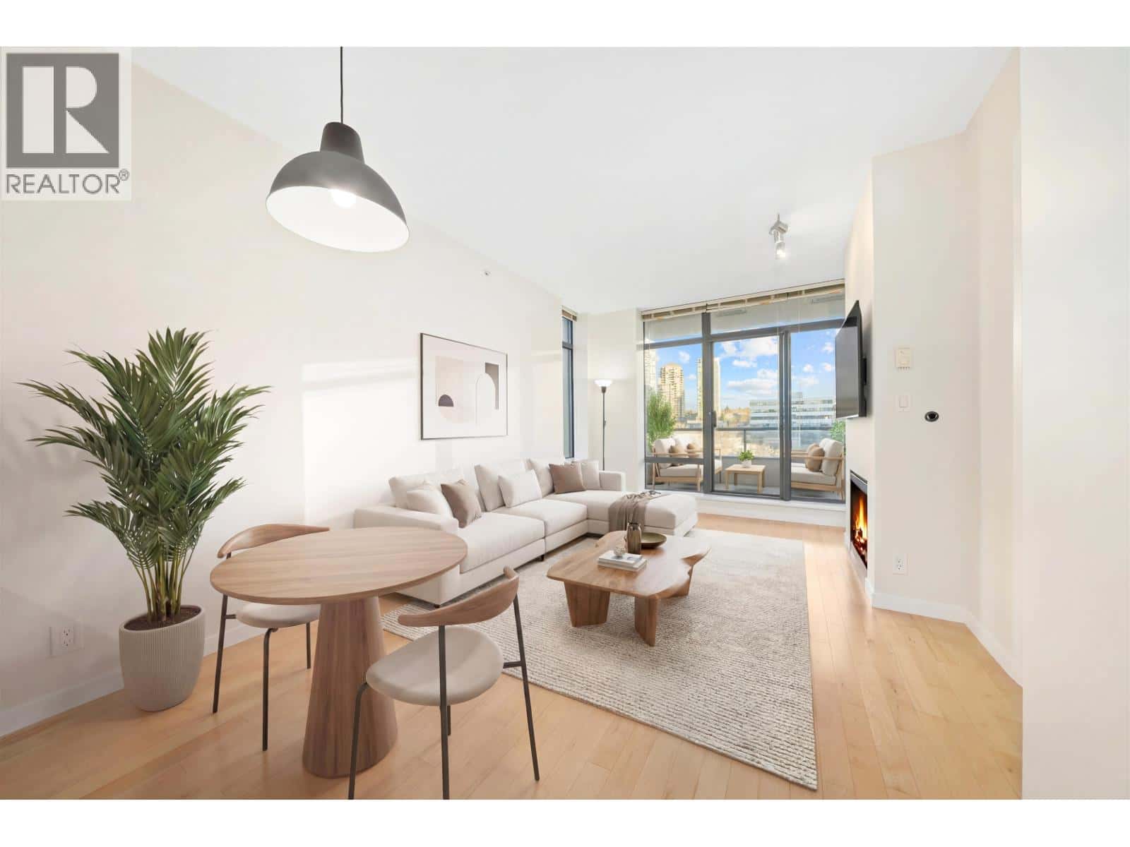 605 2345 MADISON AVENUE — Burnaby, British Columbia - Photo 2 of 34