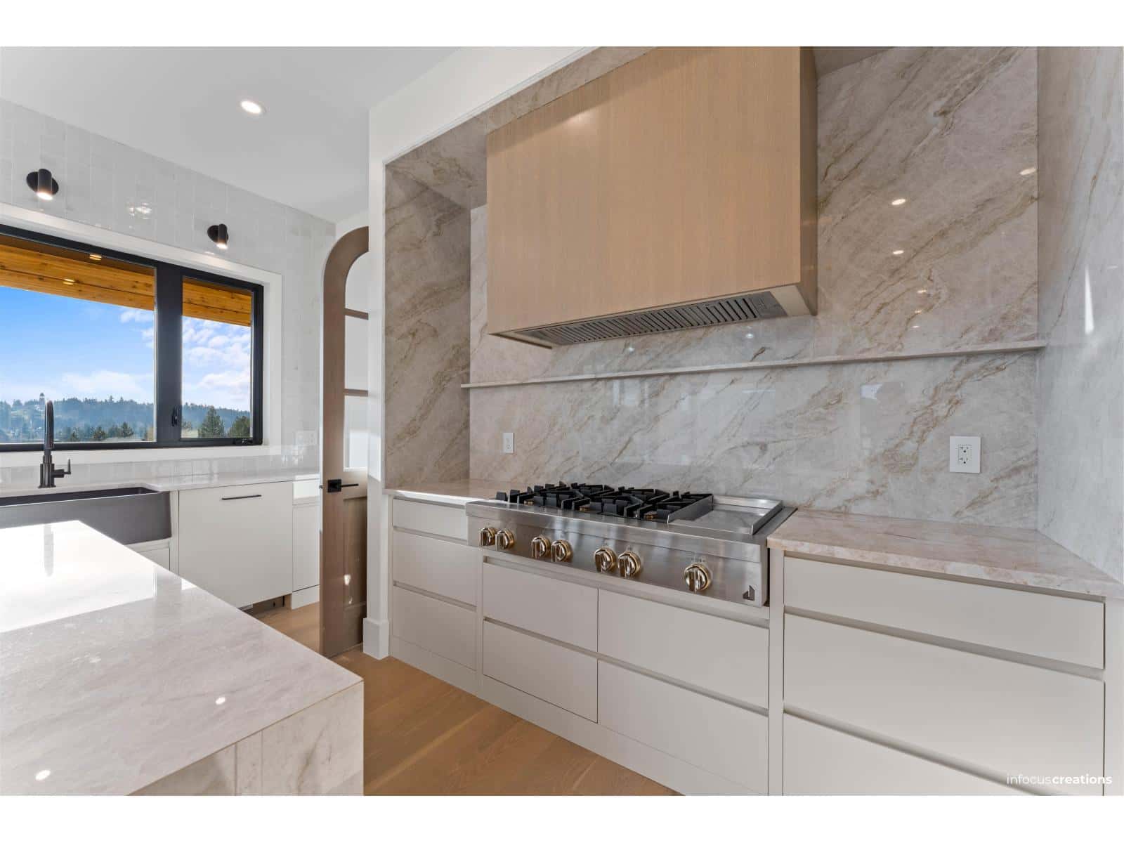 9181 HATZIC RIDGE DRIVE — Mission, British Columbia - Photo 5 of 34