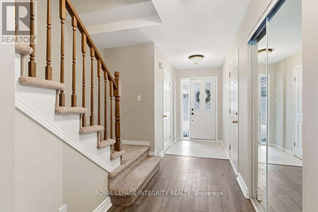 34 FURLONG CRESCENT — Ottawa, Ontario - Photo 3 of 28