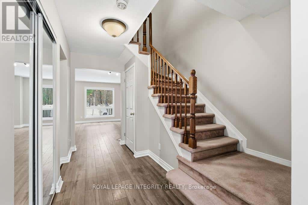 34 FURLONG CRESCENT — Ottawa, Ontario - Photo 4 of 28