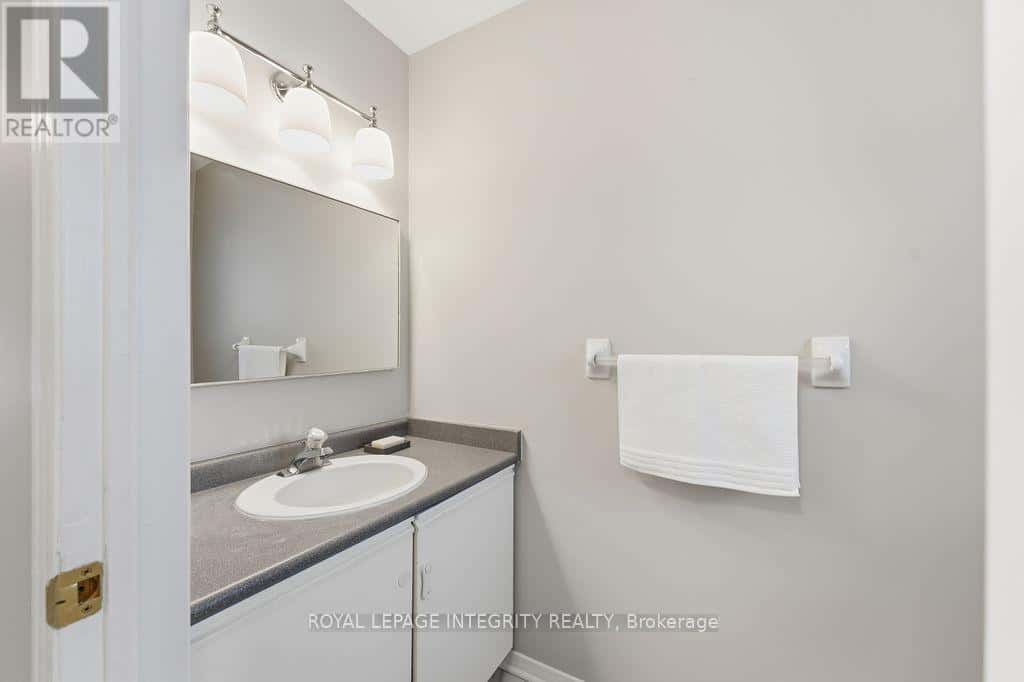 34 FURLONG CRESCENT — Ottawa, Ontario - Photo 5 of 28