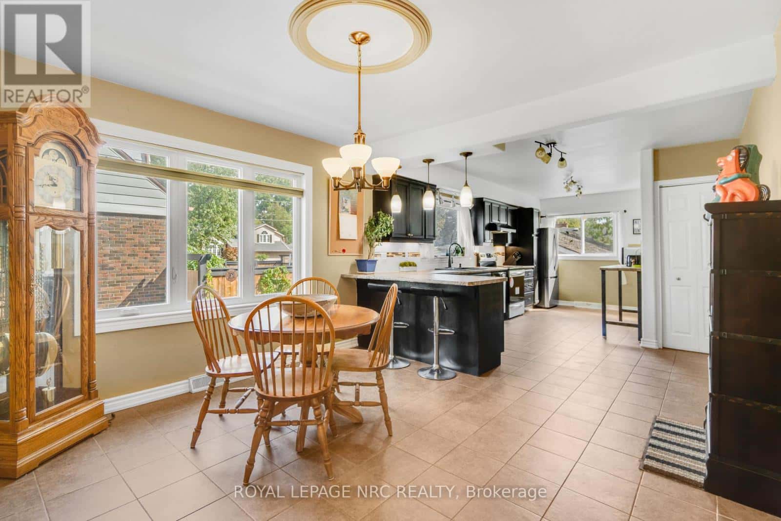 6440 CRAWFORD STREET — Niagara Falls (Morrison), Ontario - Photo 3 of 28