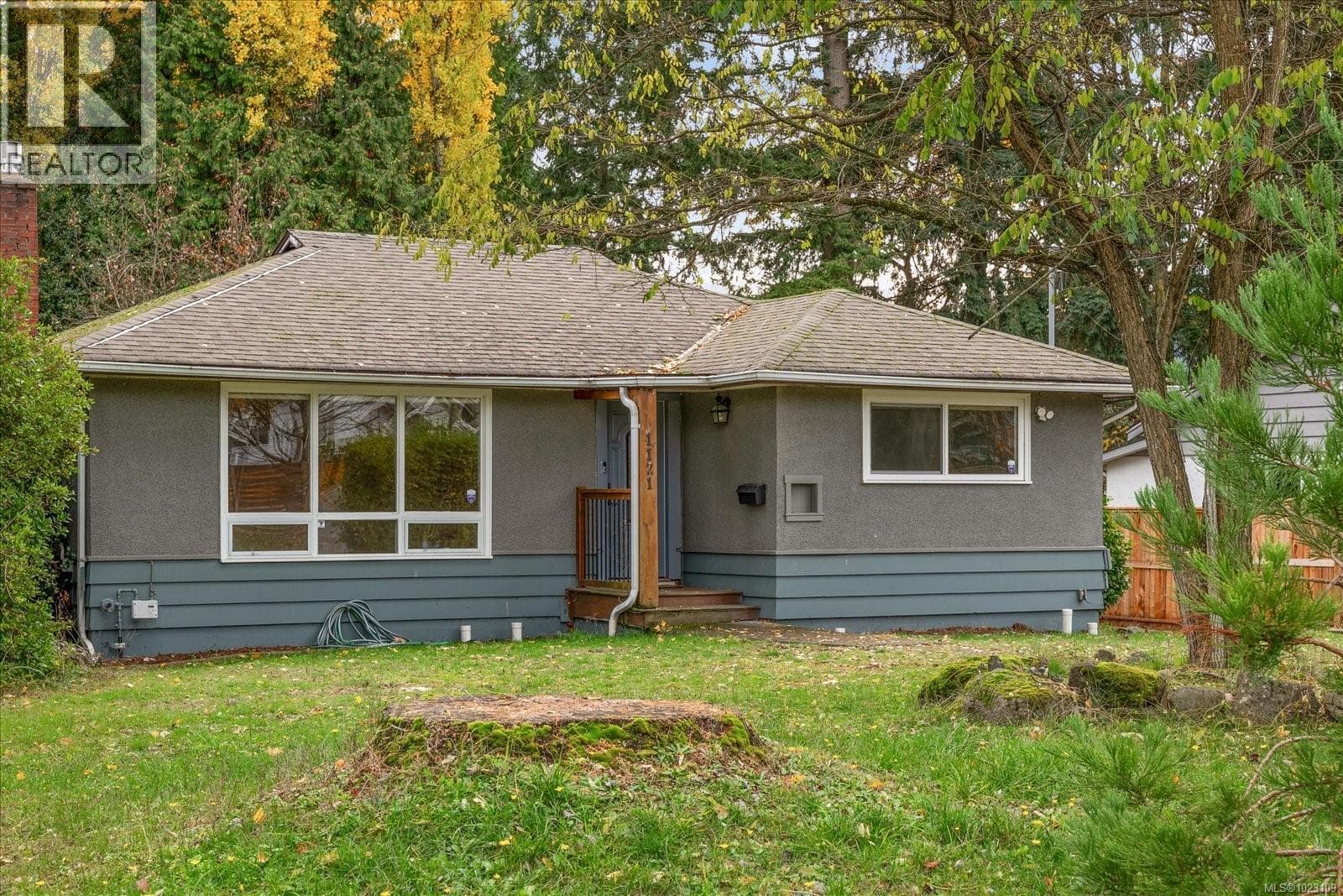 1121 Bush St — Nanaimo, British Columbia - Main photo